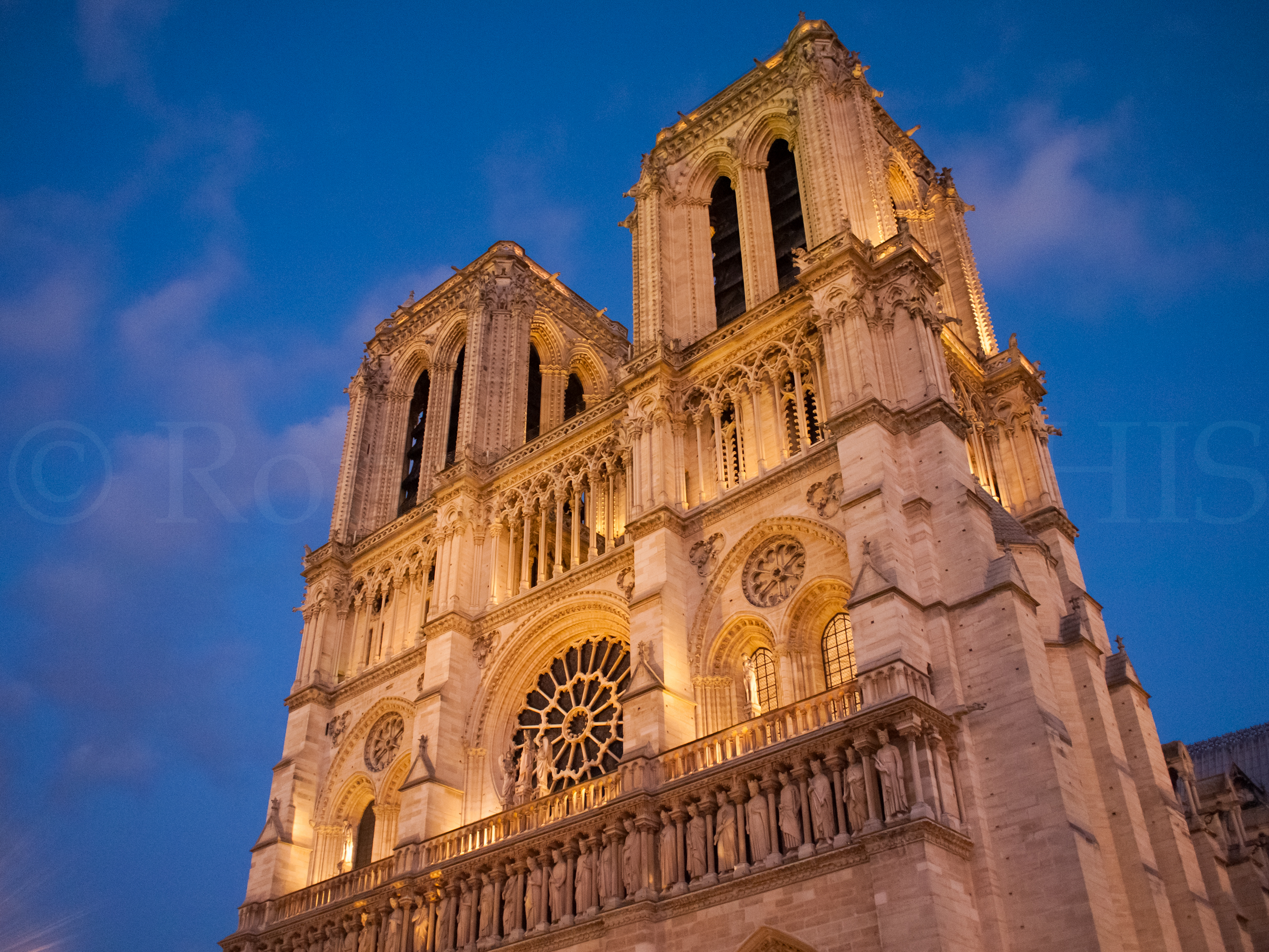 Notre Dame de Paris au crepuscule, © Ronan Bourhis 2010, 