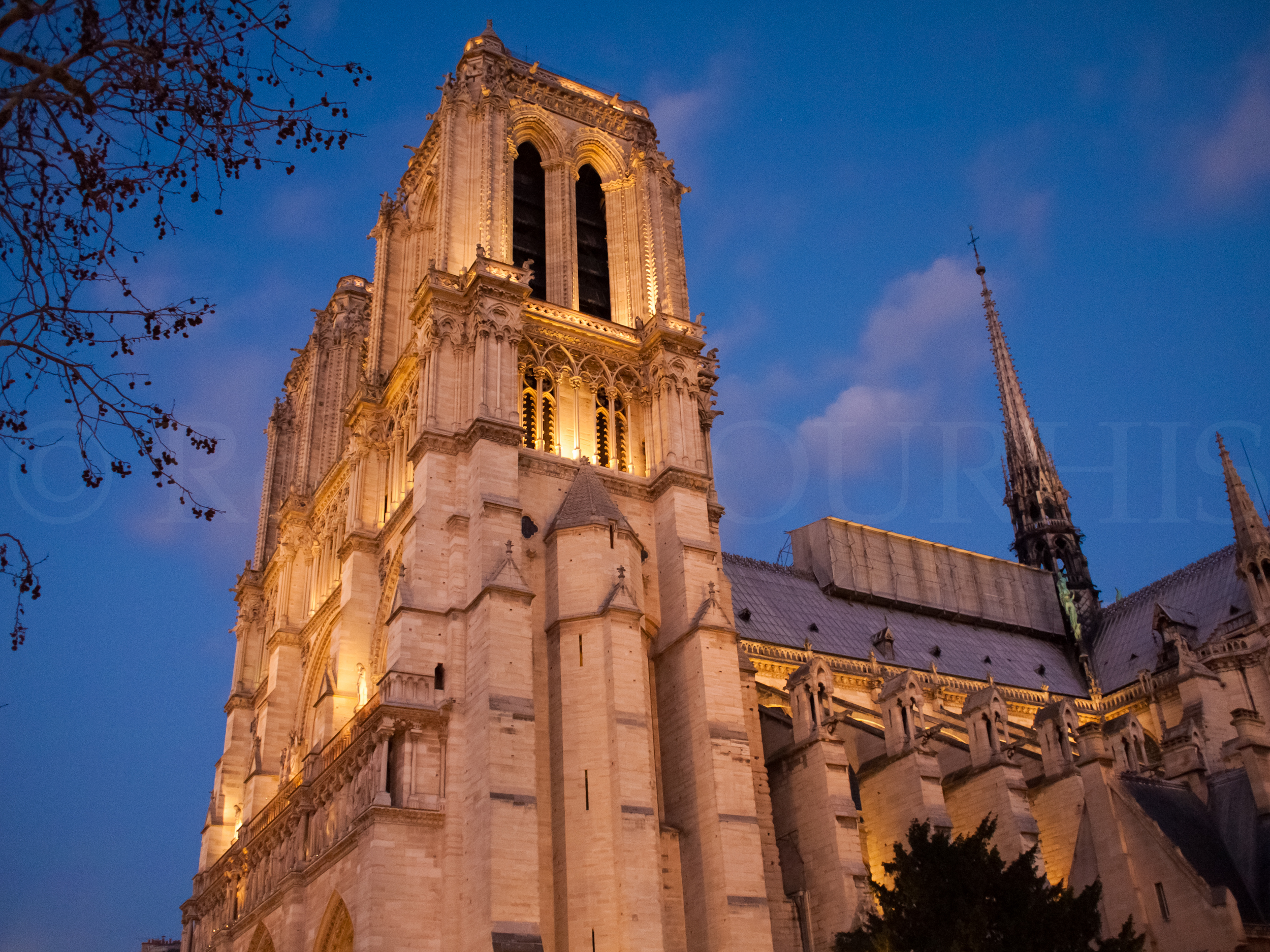 Notre Dame de Paris au crepuscule, © Ronan Bourhis 2010, 